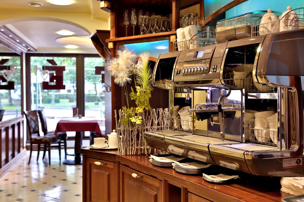 Hotel Vier Spitzen Lauenforde ภายนอก รูปภาพ